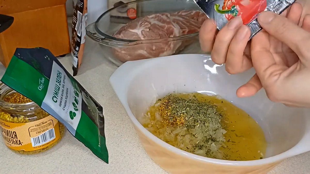 Маринад для м'яса з цибулею, медом та французькою гірчицею