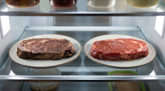 Секретний метод харчових технологів: як зберігати м’ясо в холодильнику, щоб воно не завітрювалося Як захистити м'ясо від обвітрювання звичайною олією