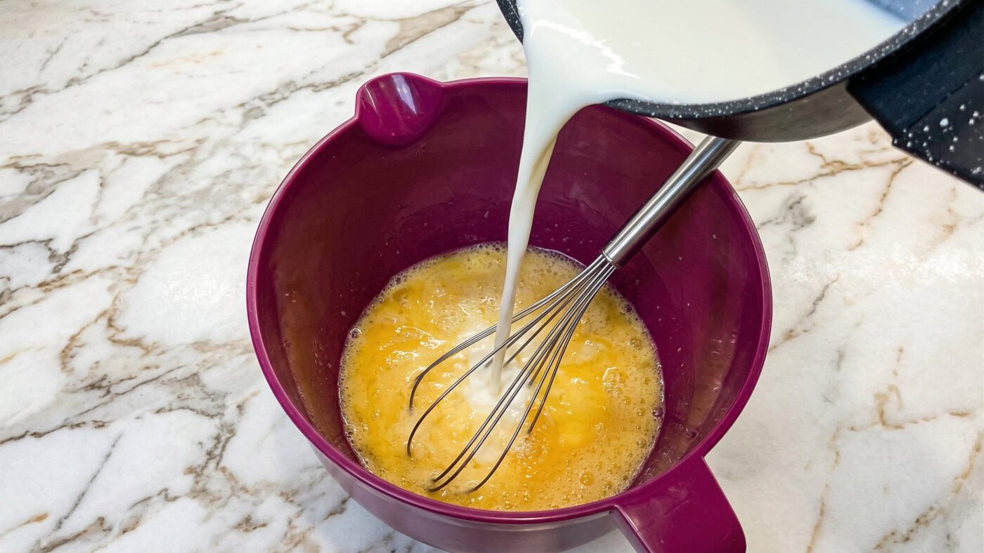 Рецепт ніжних налисників з потрійною начинкою