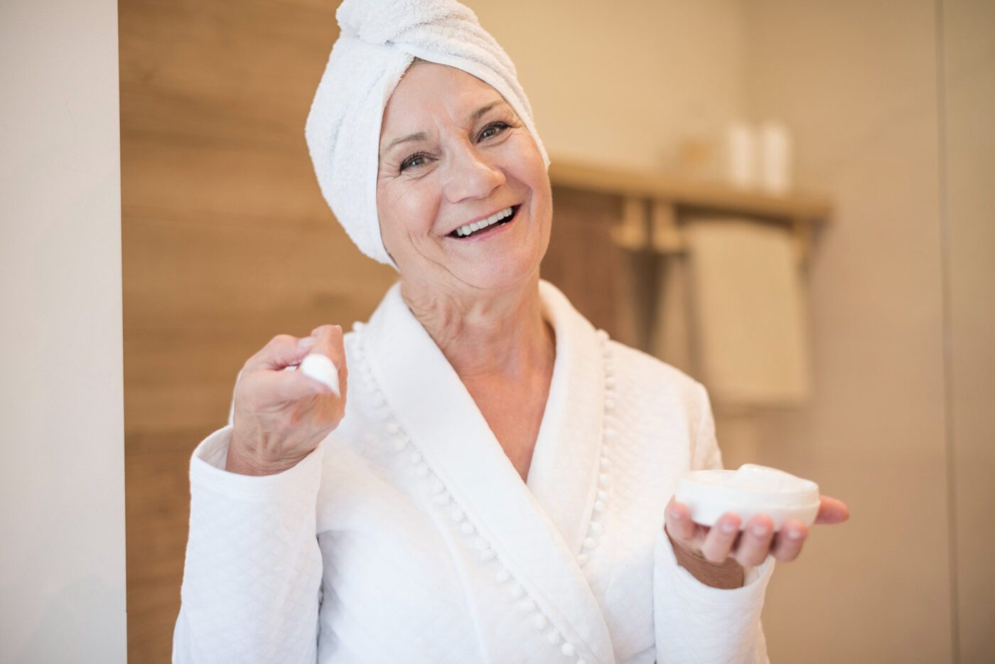 Дерматологи розповіли, як часто треба митися пенсіонерам для здоров'я шкіри. Фото: Freepik
