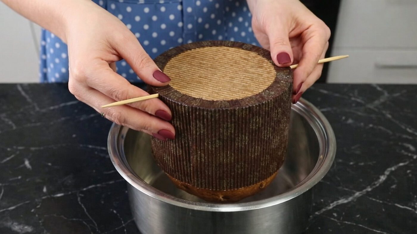 Рецепт пухкої та ніжної паски з цукатами та родзинками на Великдень