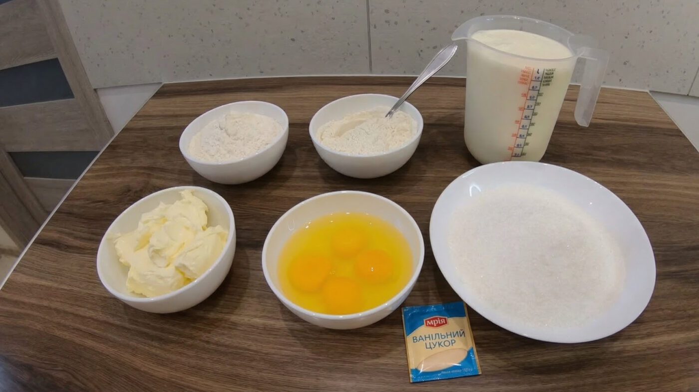 Рецепт універсального заварного крему до тортів, еклерів та іншої випічки