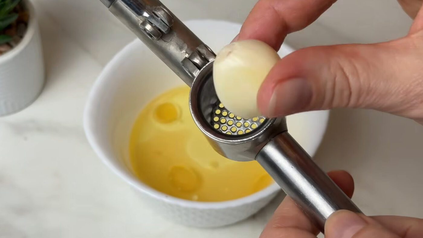 Швидкий рецепт салату з буряка, яблука та консервованого горошку