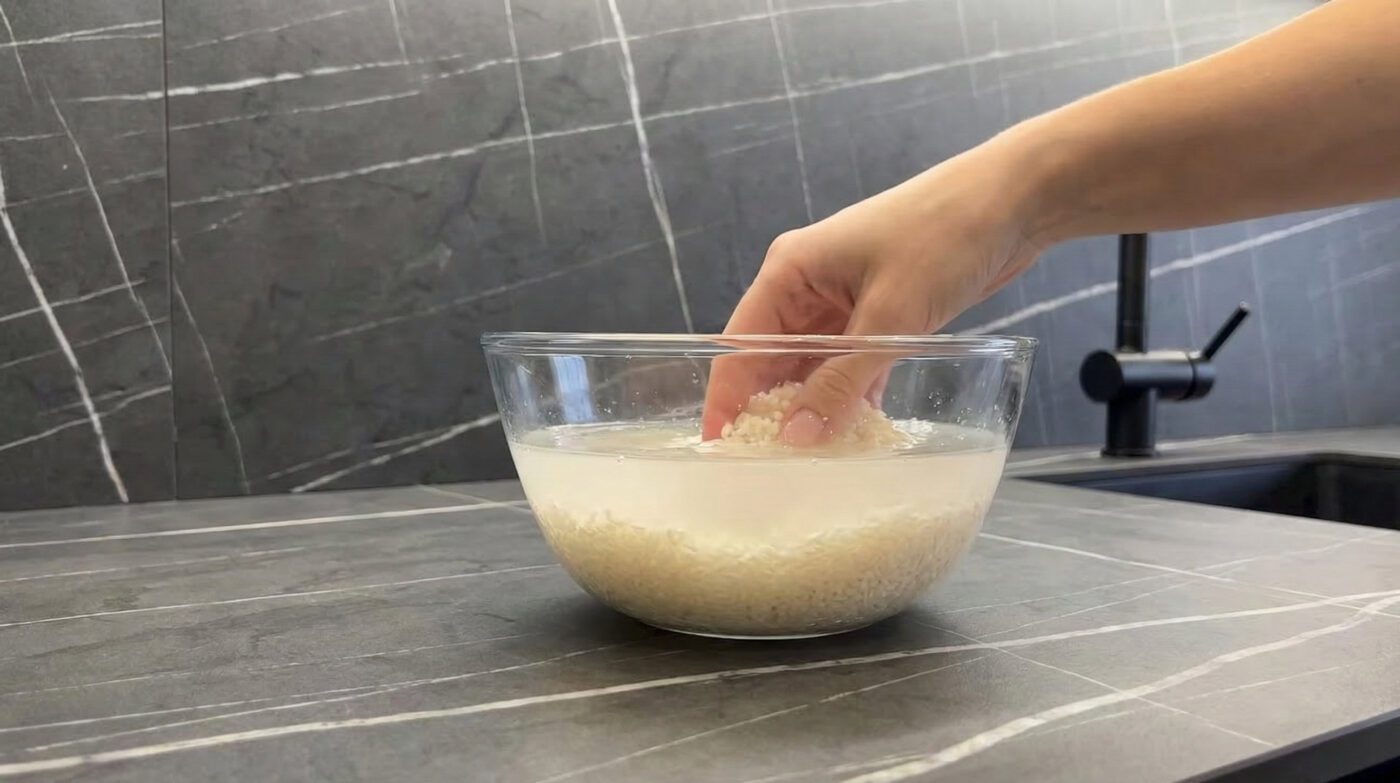 Як освіжити обличчя за допомогою звичайної рисової води