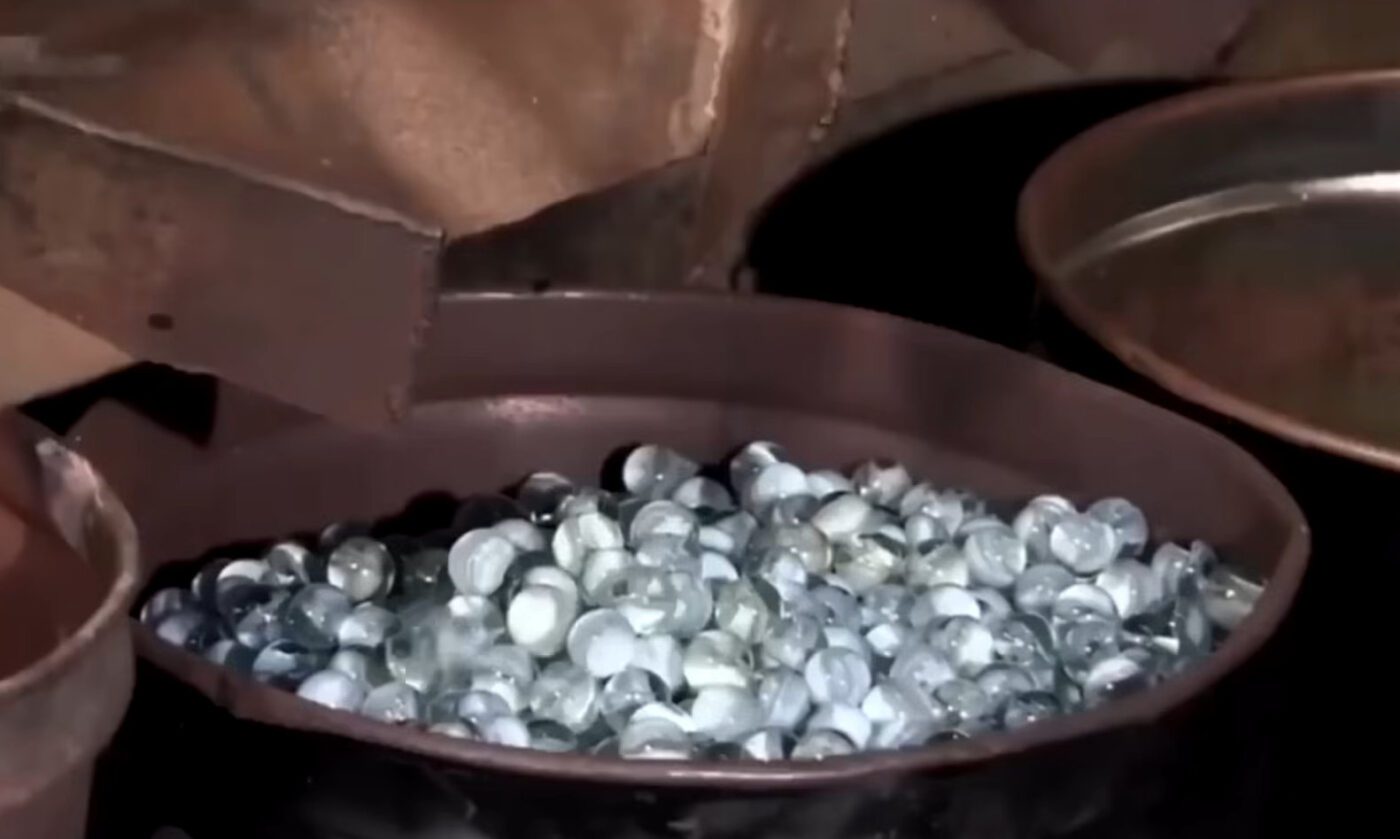 Історики розповіли, як з'явилися та де використовувалися радянські скляні кульки