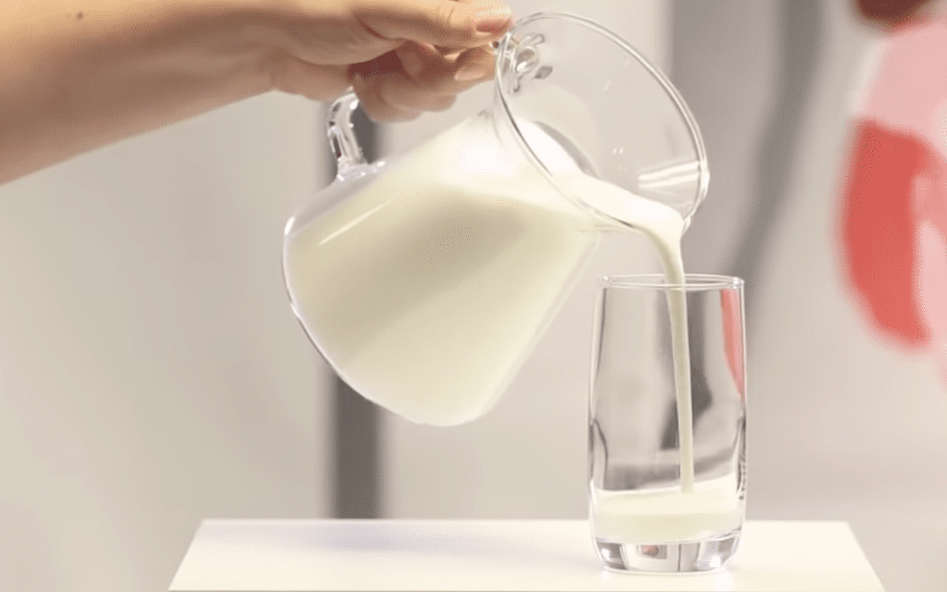 Як кефір впливає на організм при вечірньому споживанні