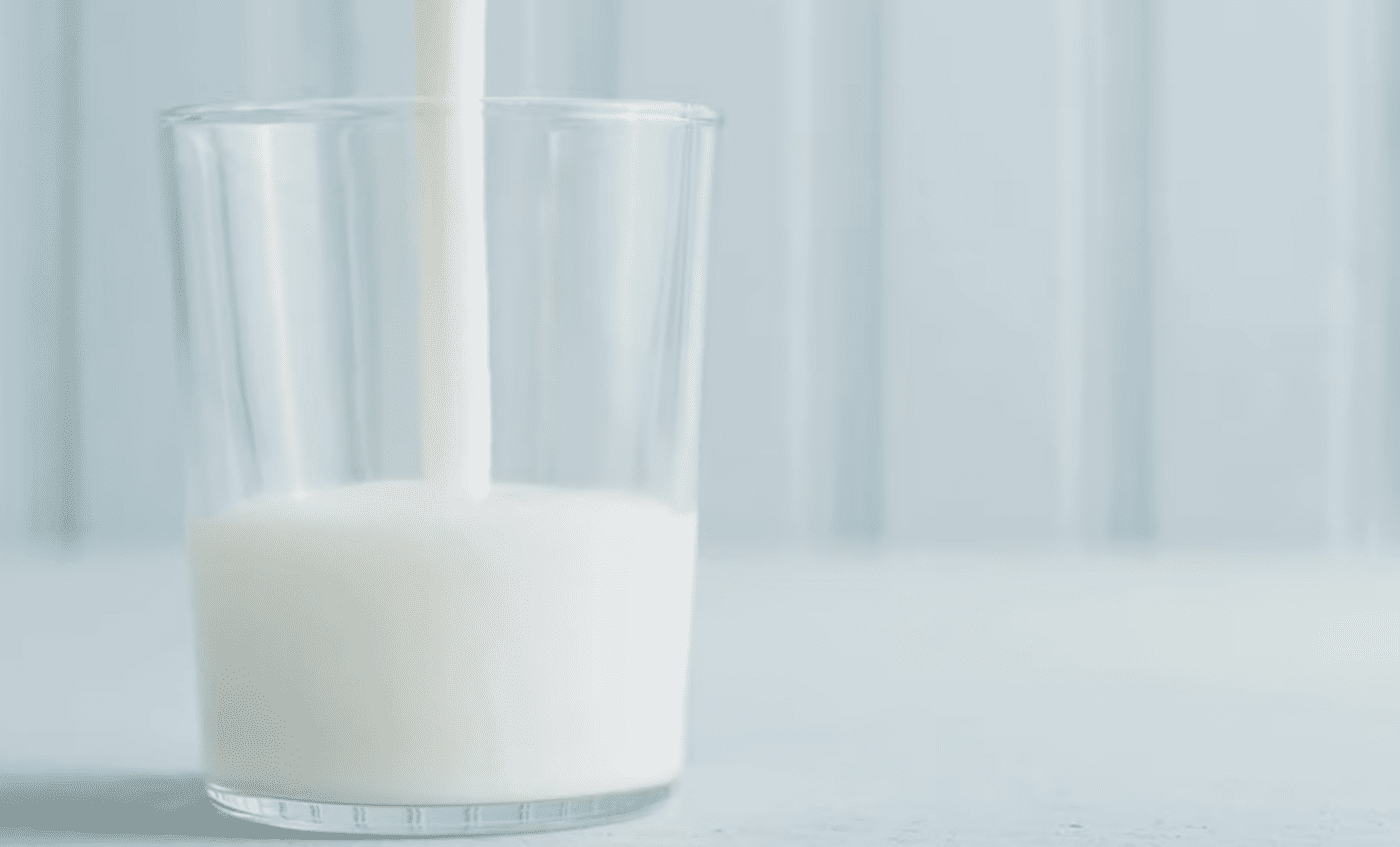 Найкращий час для споживання йогурту, щоб білок засвоївся повністю. Фото: скріншот з відео