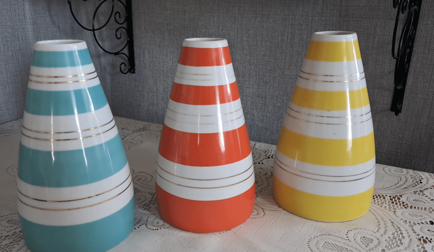 Старий посуд, який зараз стрімко зріс у ціні. Фото: YouTube Наталія Скороход Колекціонерка