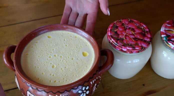 Як приготувати смачну домашню ряжанку. Фото: YouTube КАРПАТСЬКІ ШКВАРКИ