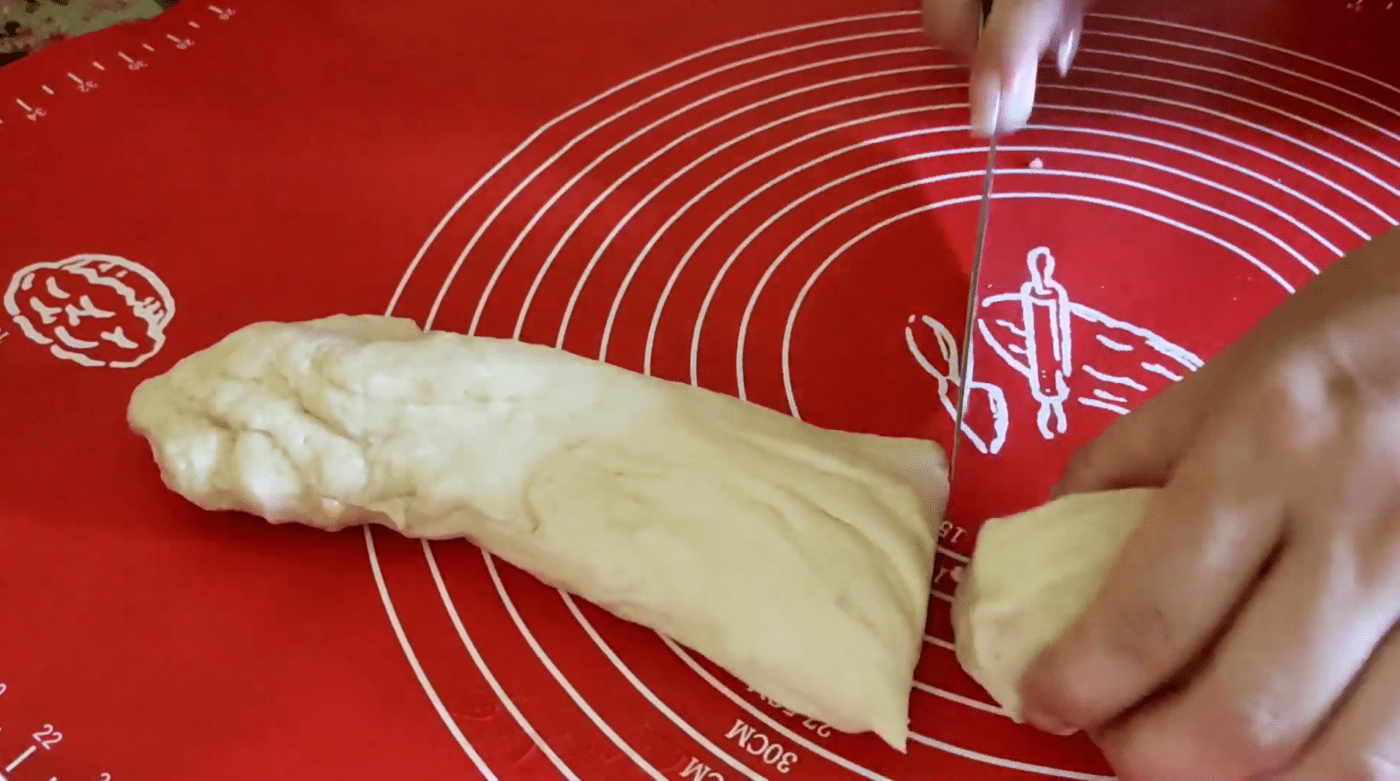 Кулінари розповіли, як приготувати смачні одеські пиріжки, як з Привозу. Фото: YouTube Галочка-Кулінарочка