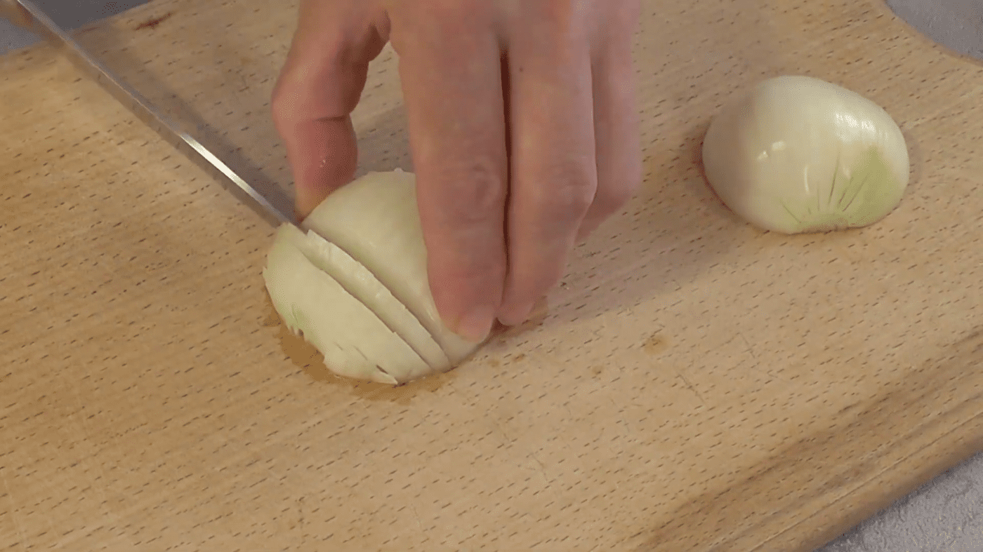 Господині поділились рецептом лінивого оселедця під шубою для святкового столу. Фото: YouTube канал Смачно і просто з Лілією