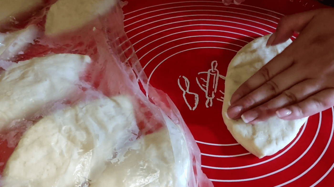 Кулінари розповіли, як приготувати смачні одеські пиріжки, як з Привозу. Фото: YouTube Галочка-Кулінарочка