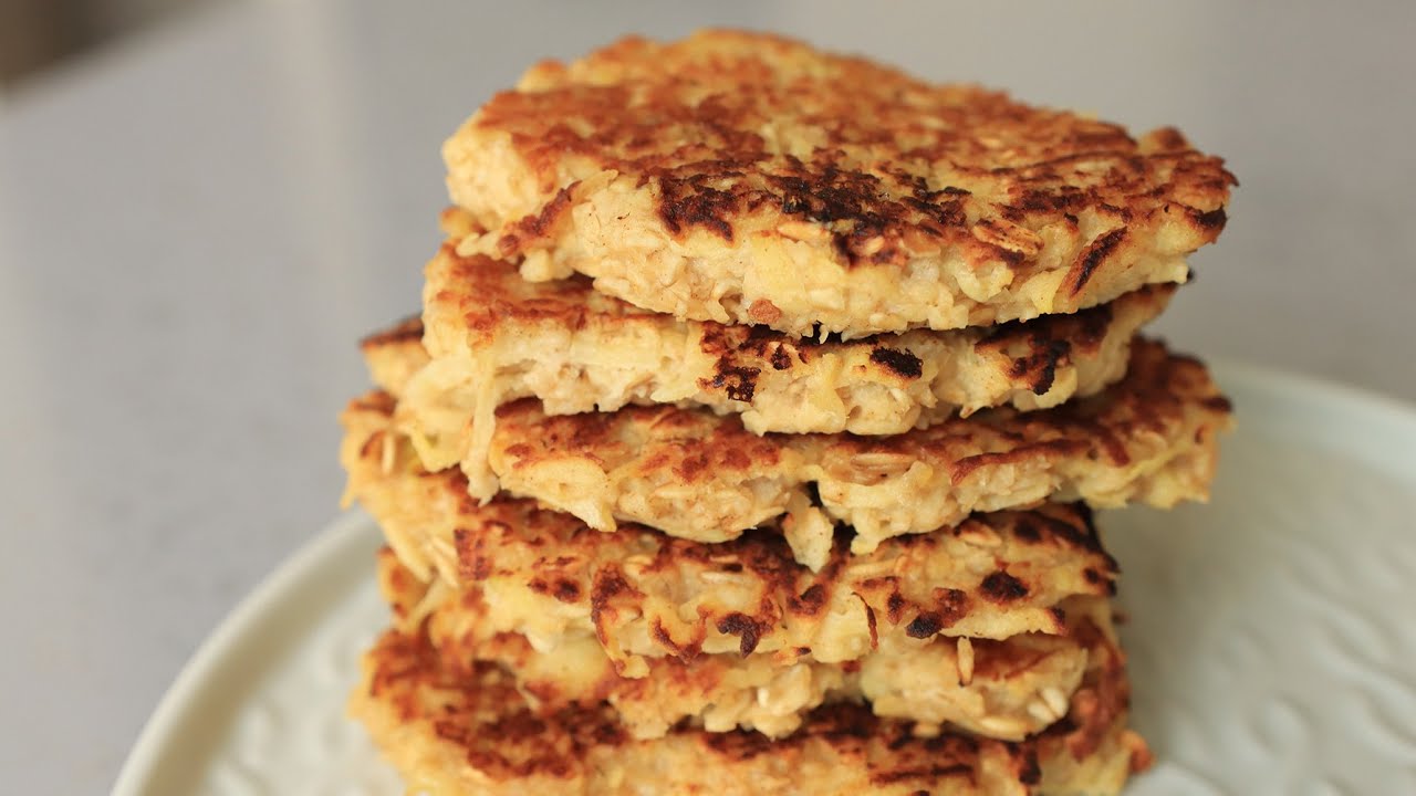 Кулінари розповіли, як приготувати смачні оладки без борошна за 15 хвилин. Фото: YouTube Оля Пінс - смачні і прості рецепти!