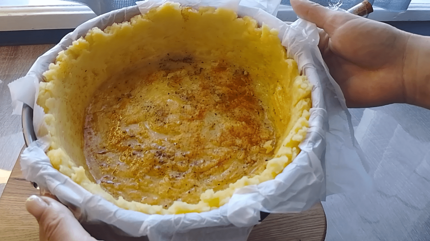 Господині поділились рецептом смачної і ситної вечері з фаршу. Фото: YouTube Готуємо з Людмилою