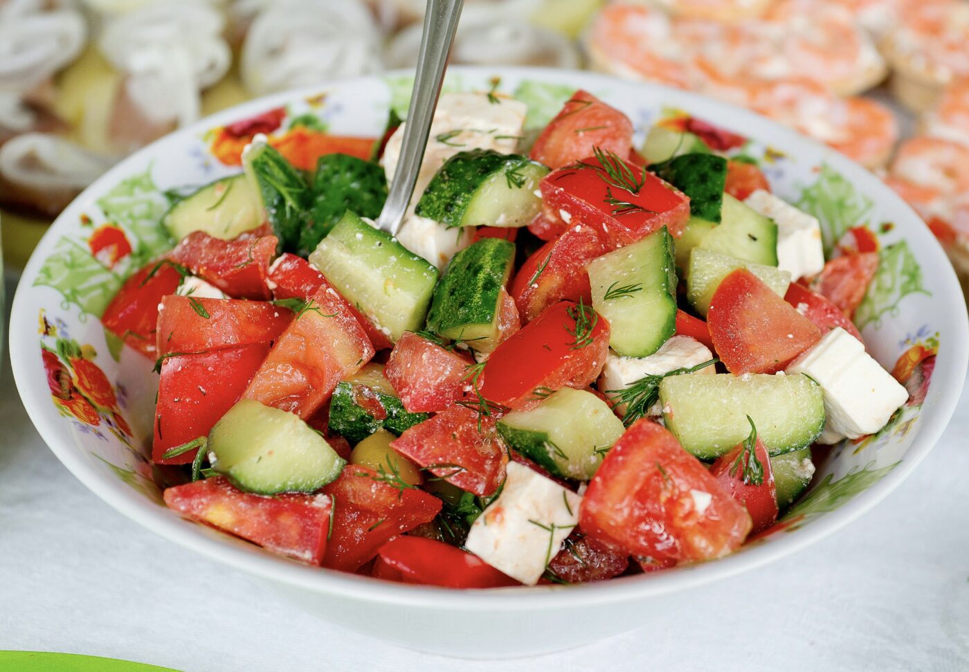 Чому не можна поєднувати в салаті помідори та огірки. Фото: Pexels