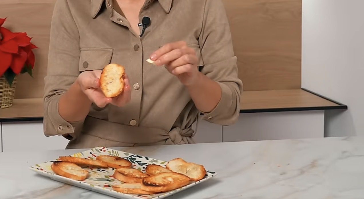 Як урізноманітнити смак бутербродів зі шпротами. ouTube Alina FooDee