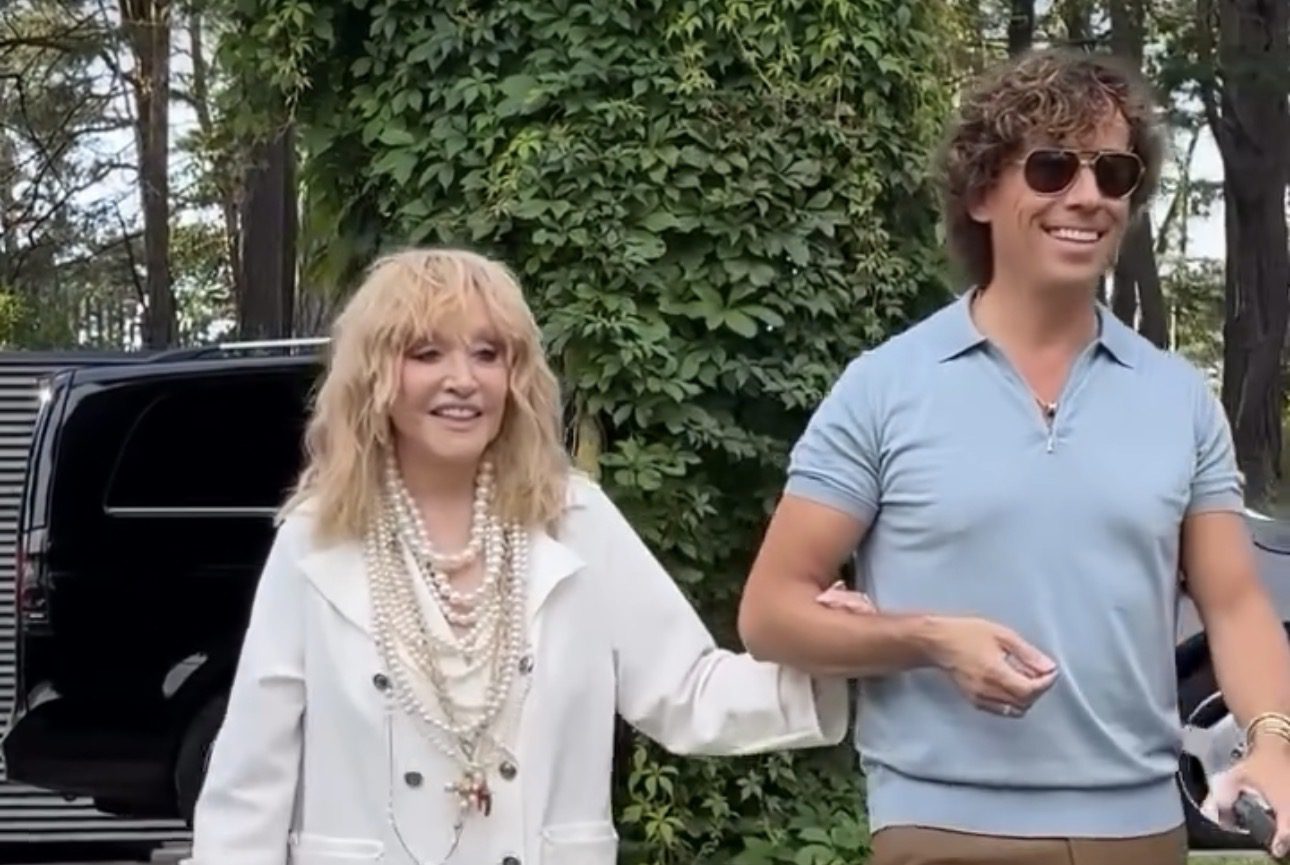 Алла Пугачова святкує свій день народження. Фото: скріншот з відео