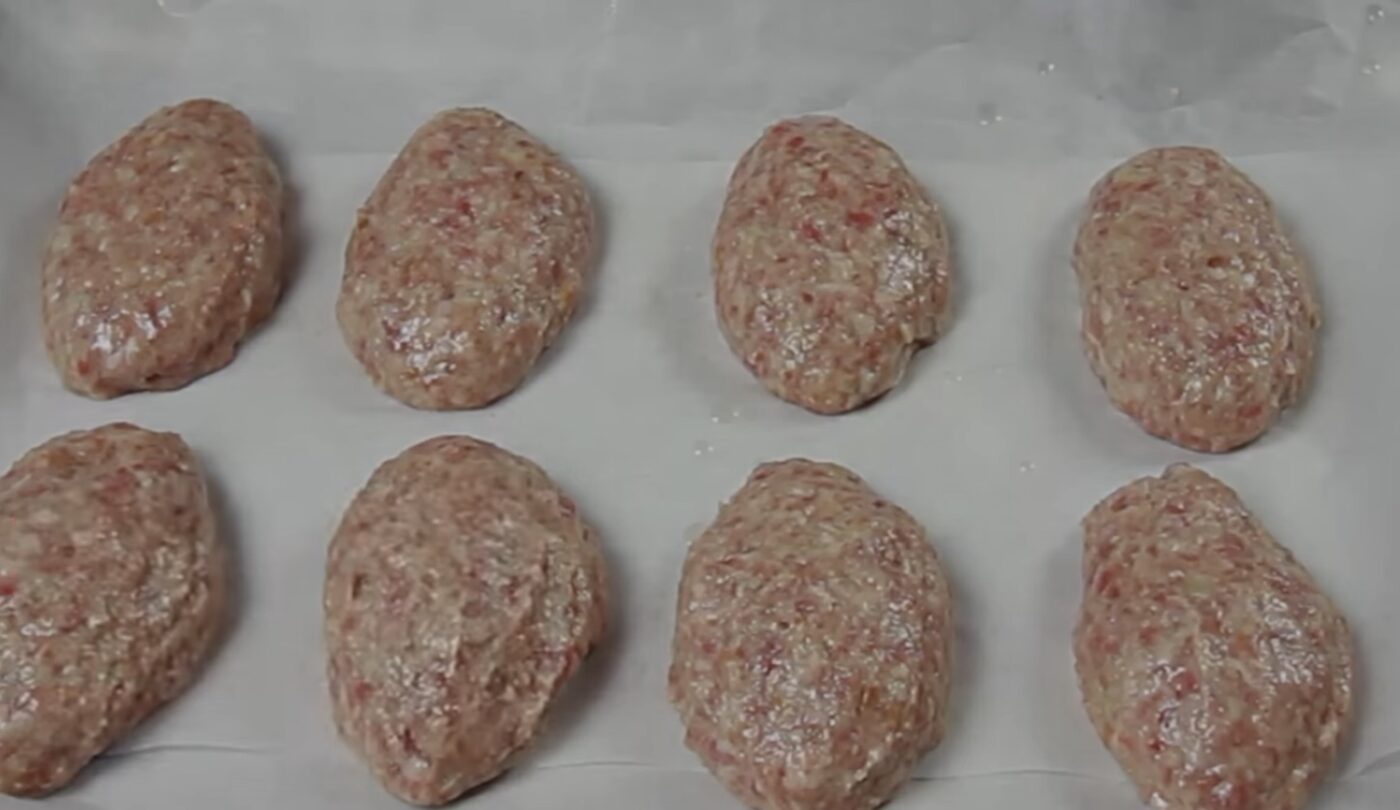 Спосіб приготування котлет, що корисніший за смаження. Фото: YouTube Канал ВО Прості Рецепти