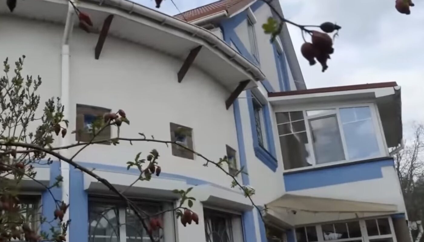 Який вигляд має конфіскований маєток Таїсії Повалій. Фото: YouTube ТСН