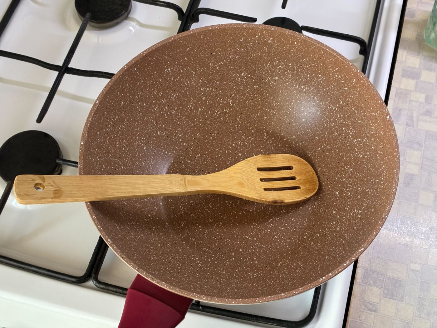 Експерти розповіли, як відновити антипригарне покриття на сковорідці. Фото: Одна Хвилина