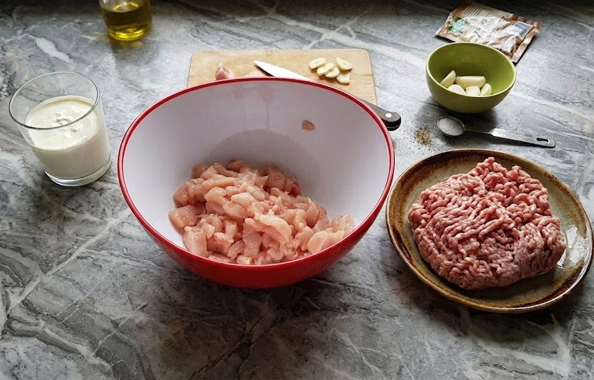 Фарш краще готувати самостійно, бо так ви будете впевнені у його свіжості та якості