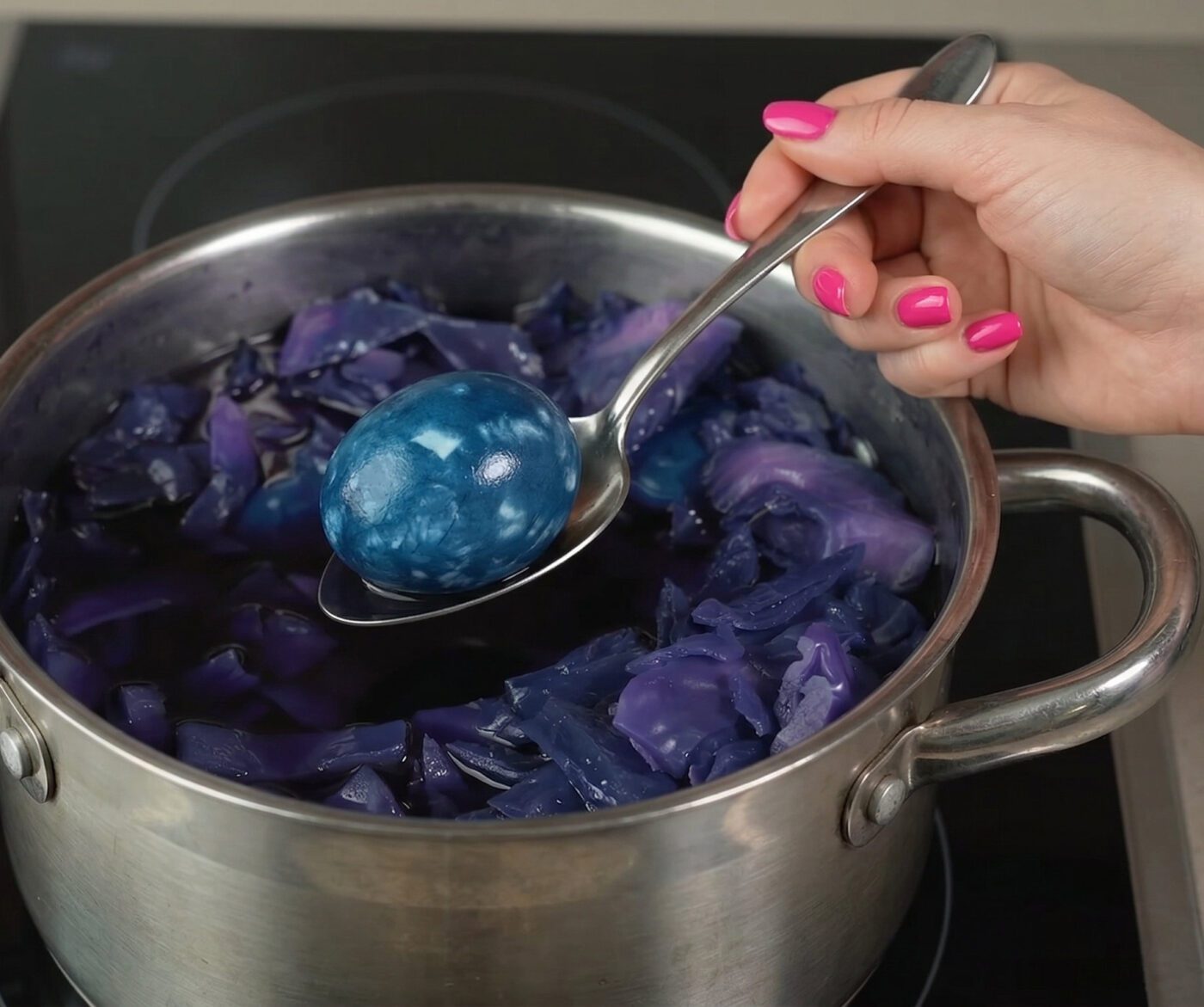 5 способів пофарбувати великодні яйця натуральними барвниками