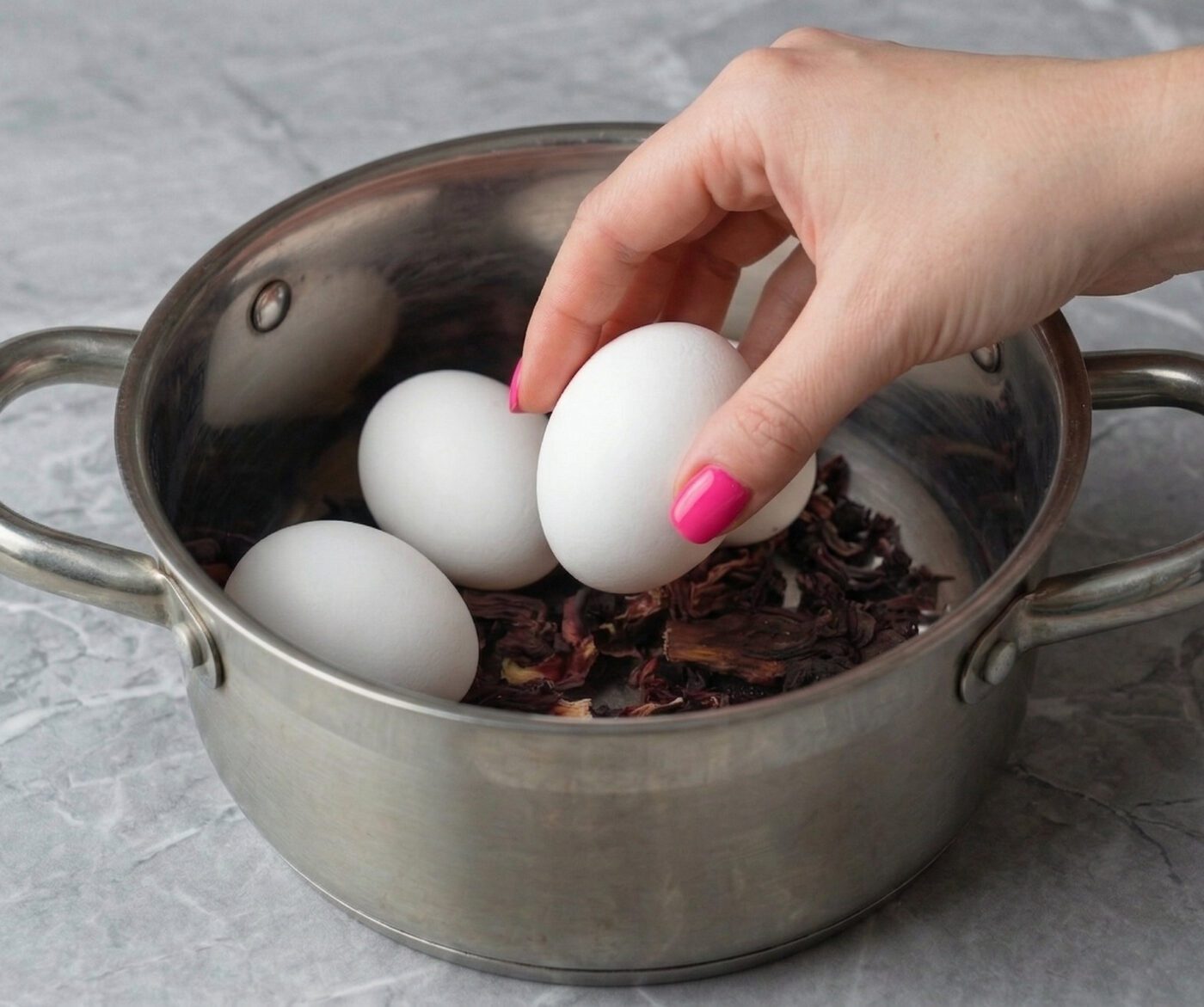 5 способів пофарбувати великодні яйця натуральними барвниками