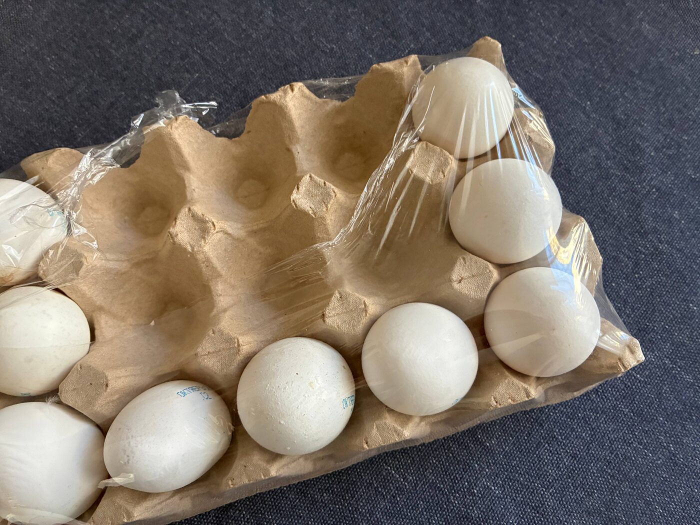 Господині порадили, з чим варити яйця, аби вони легше чистились. Фото: Одна Хвилина