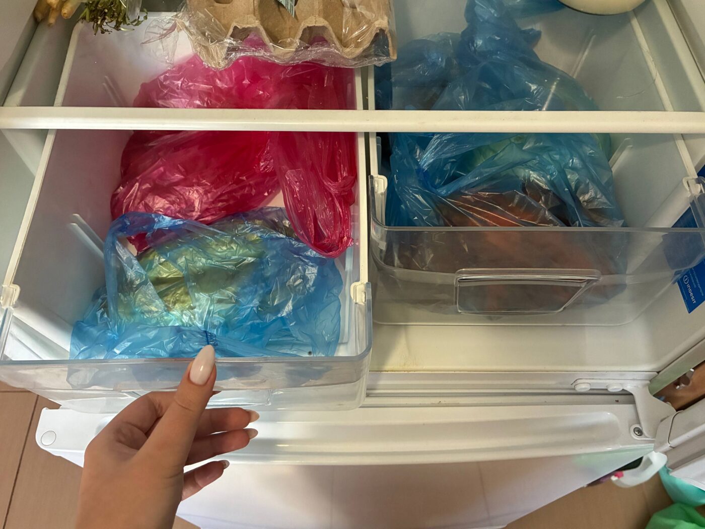 Ділюсь досвідом, як очистити холодильник від стороннього аромату. Фото: Одна Хвилина