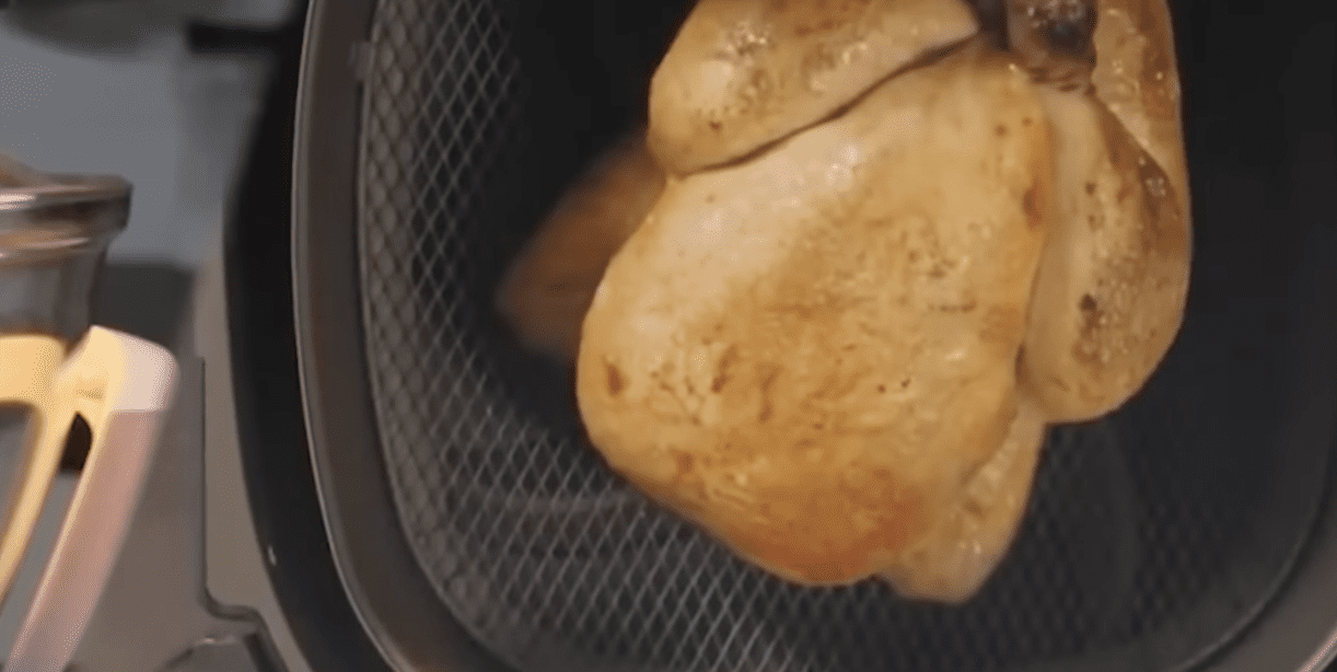 П'ять продуктів, які не можна готувати в аерогрилі. Фото: YouTube Eldorado