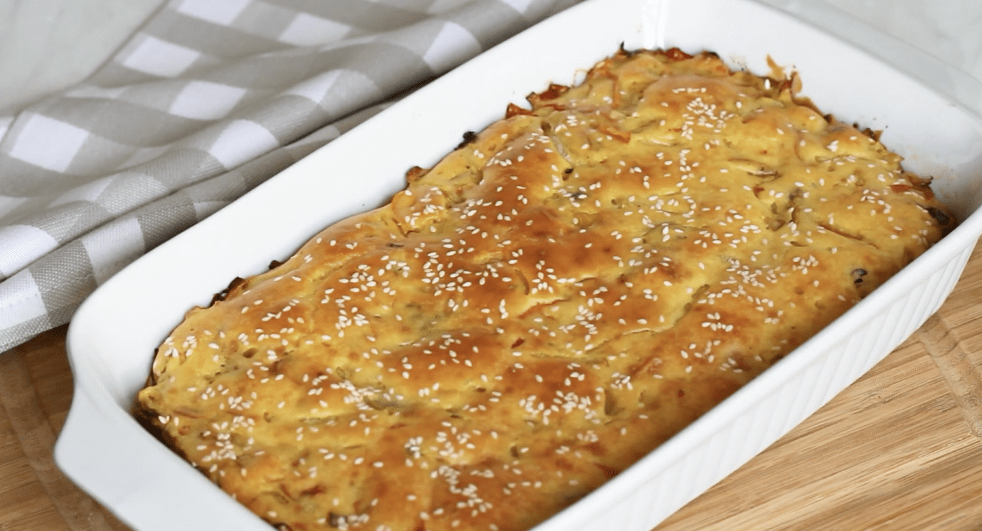 Рецепт смачного пирога з капустою. Фото: YouTube SMACHNO Прості Рецепти