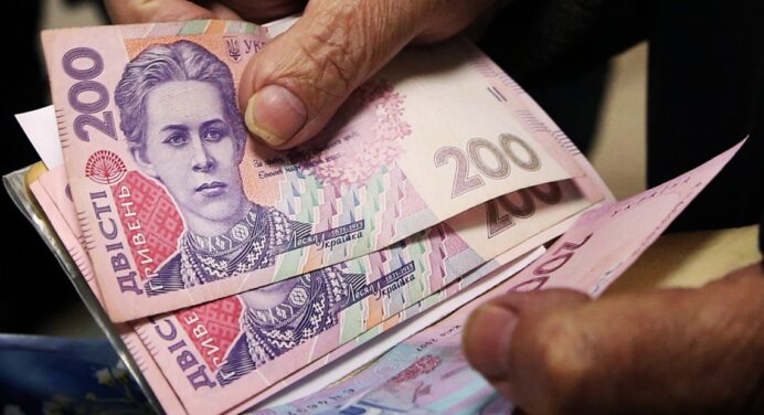 Пенсіонери в Україні мають знати: у які терміни потрібно встигнути забрати вчасно не отриману пенсію через Укрпошту 
