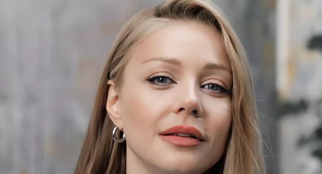 Тіна Кароль приголомшила історією з вінчання зі своїм чоловіком Євгеном Огіром: “Тоді не надала значення” 