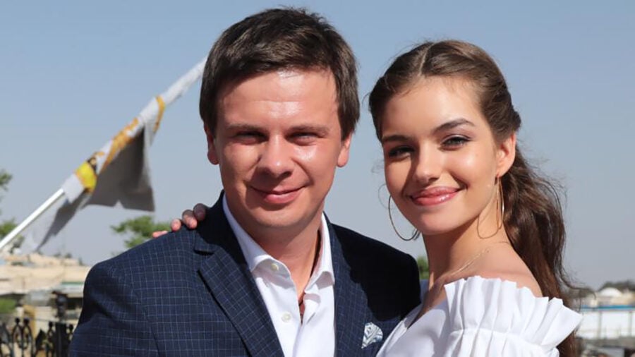 Дмитро Комаров очікує поповнення: незабаром у сім’ї телеведучого народиться ще одна дитина 