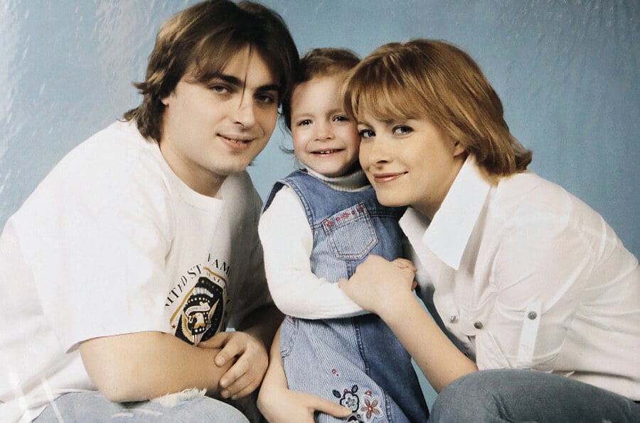 Олена Кравець зі своїм чоловіком та спільною дочкою