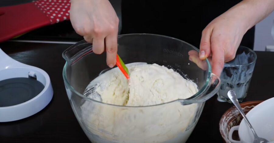 Пишний і ніжний пиріг на кефірі: приготування тіста