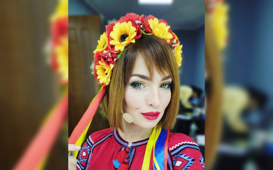 Українська акторка Вікторія Булітко показала в особистому блозі оновлену зачіску в красивому віночку