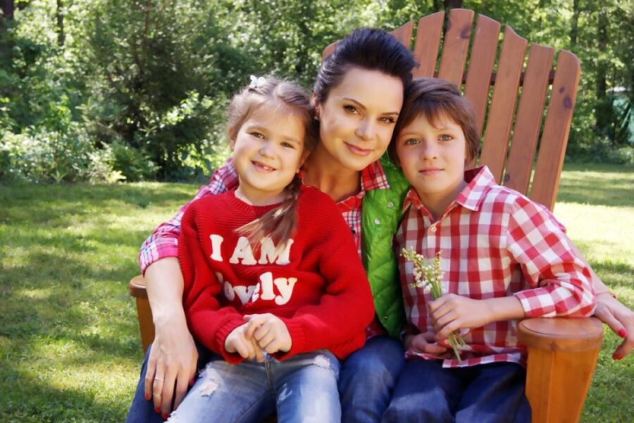 Лілія Подкопаєва з дітьми