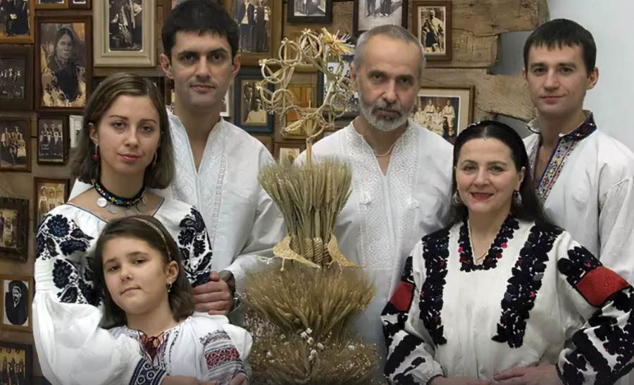 Ніна Матвієнко зі своїм колишнім чоловіком та дітьми – донькою та двома синами