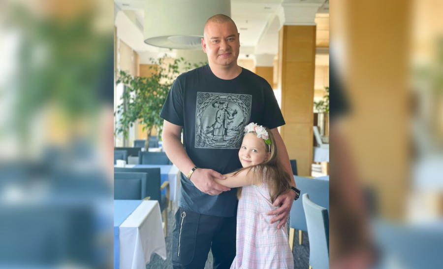 Євген Кошовий на фотографії зі своєю молодшою донькою, особиста сторінка зірки в Інстаграм