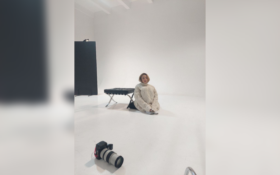 Тіна Кароль у величезному светрі на нових фото зі свого особистого Телеграм-каналу