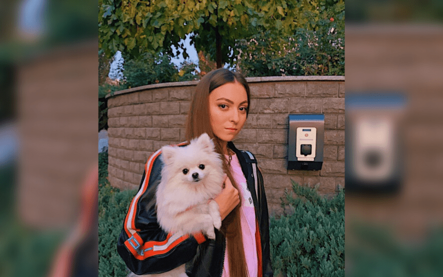 Донька Олі Полякової зі зниклою собакою Мімі