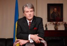 Віктор Ющенко залишився сам у заміському будинку