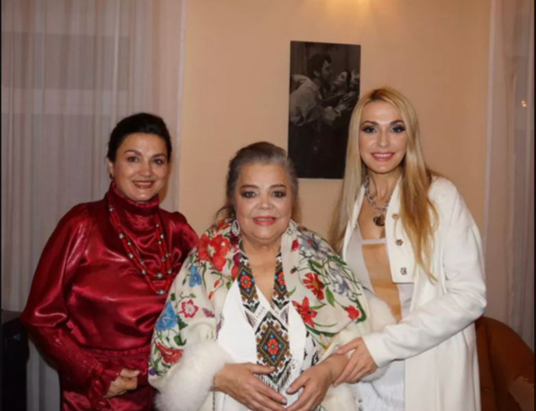 Ганна Сумська з доньками Наталією і Ольгою
