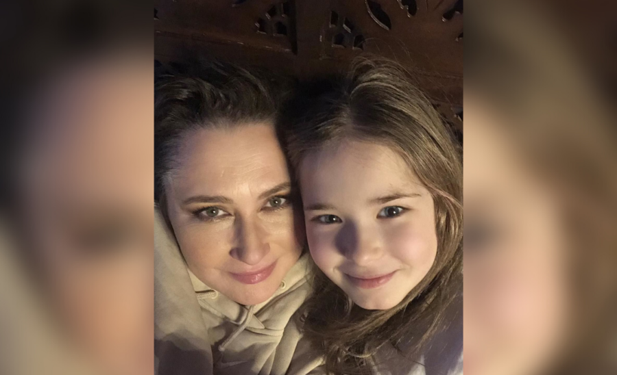 Олена Мозгова показала спільне фото зі своєю молодшою донькою Соломією