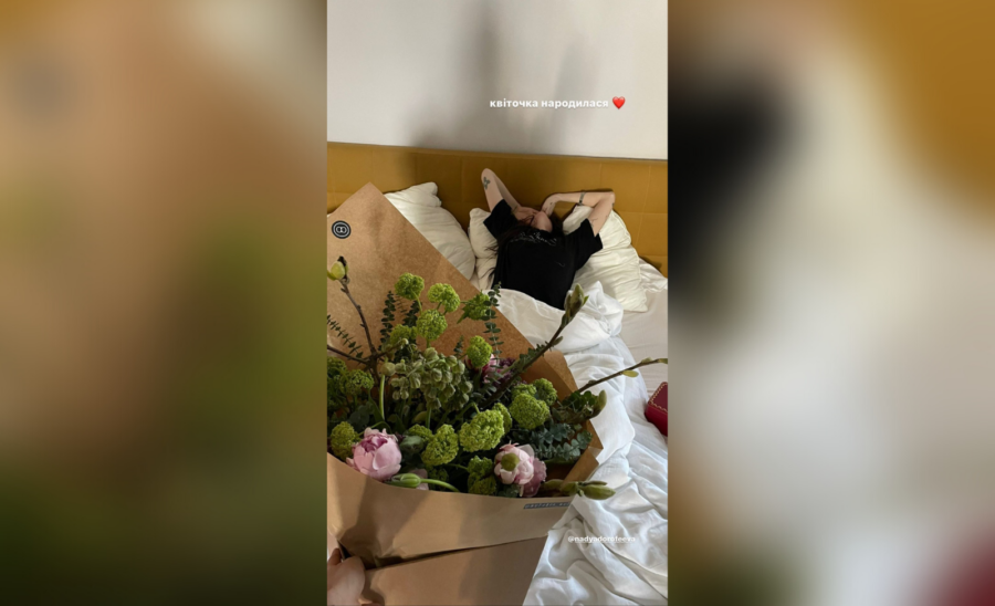 Михайло Кацурін показав, яким букетом привітав свою кохану дівчину з днем народження