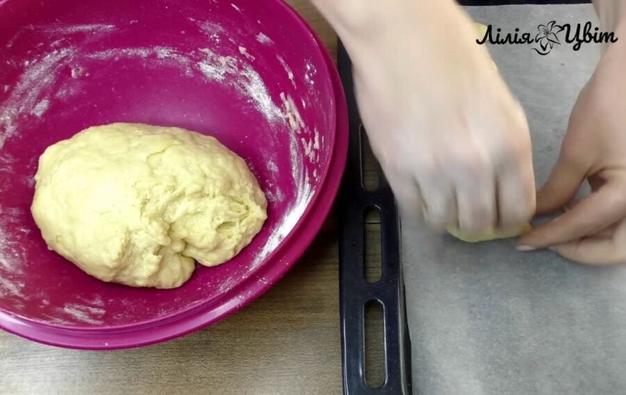 Випікайте пісочне печиво пів години при температурі 180 градусів