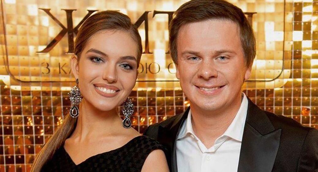 Яскравий жовтий колір і багато розрізів: дружина Дмитра Комарова спантеличила вибором сукні для фотосесії 