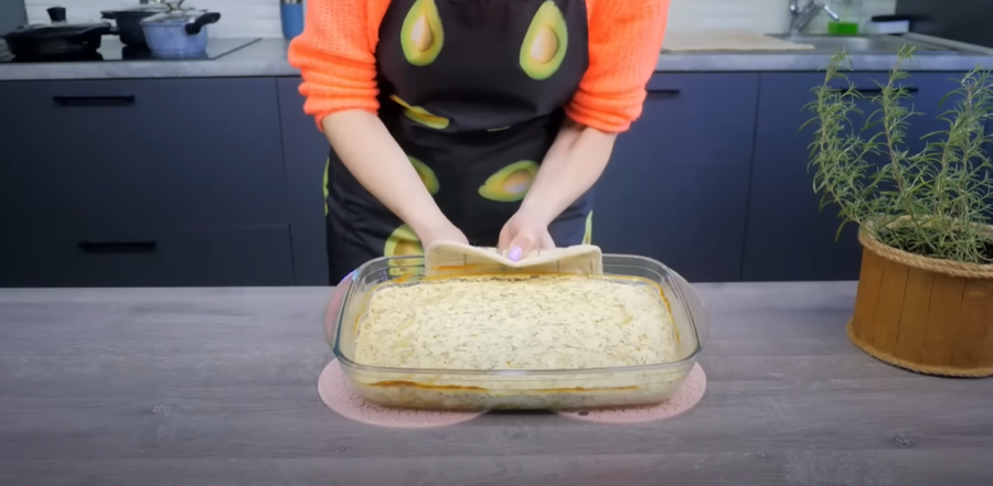 Рецепт ніжної кабачкової запіканки під сметанним соусом