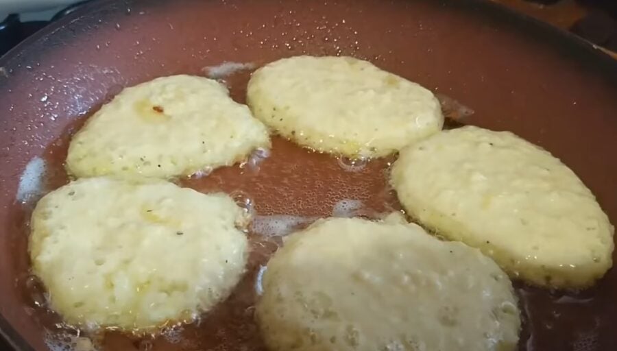 Швидкий рецепт капустяних дерунів на кефірі